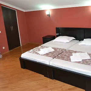  Hostel Your House In Gruzja